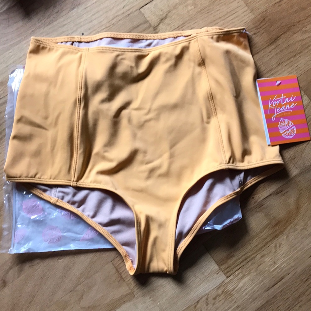 NWT Kortni Jeane Bottoms